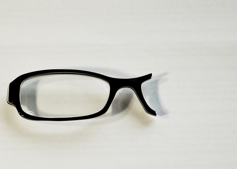 How Do I Find Eyeglass Repair Near Me?